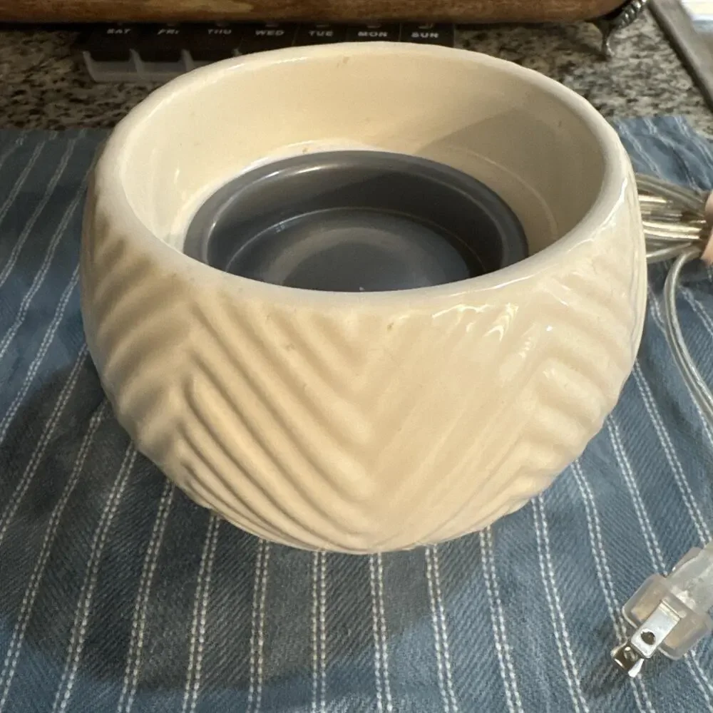 Yankee Candle Scenterpiece Easy Melt Cup Warmer Electric Wax Melter SPW-13